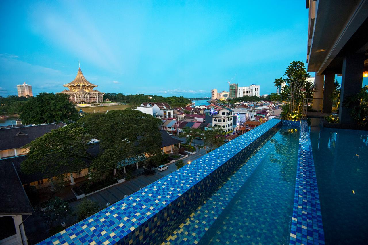 The Waterfront Hotel Kuching Esterno foto